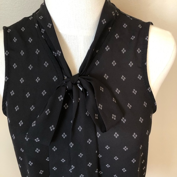 Le Lis Elegant Black Sleeveless Blouse Size S - Picture 3 of 10